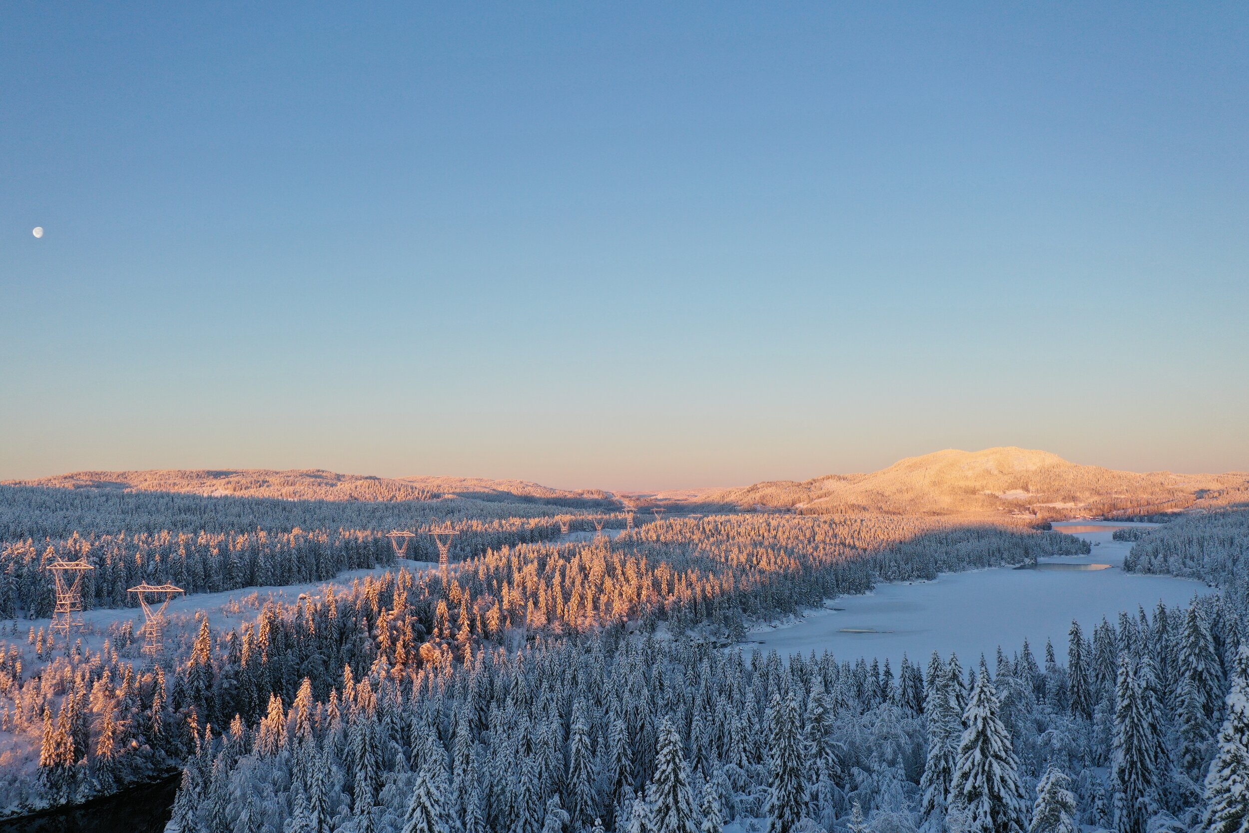 Winter wonderland: Elvia’s power grid was covered in snow, which was pretty to look at despite the chaos it caused. Photo: Mette Nyås